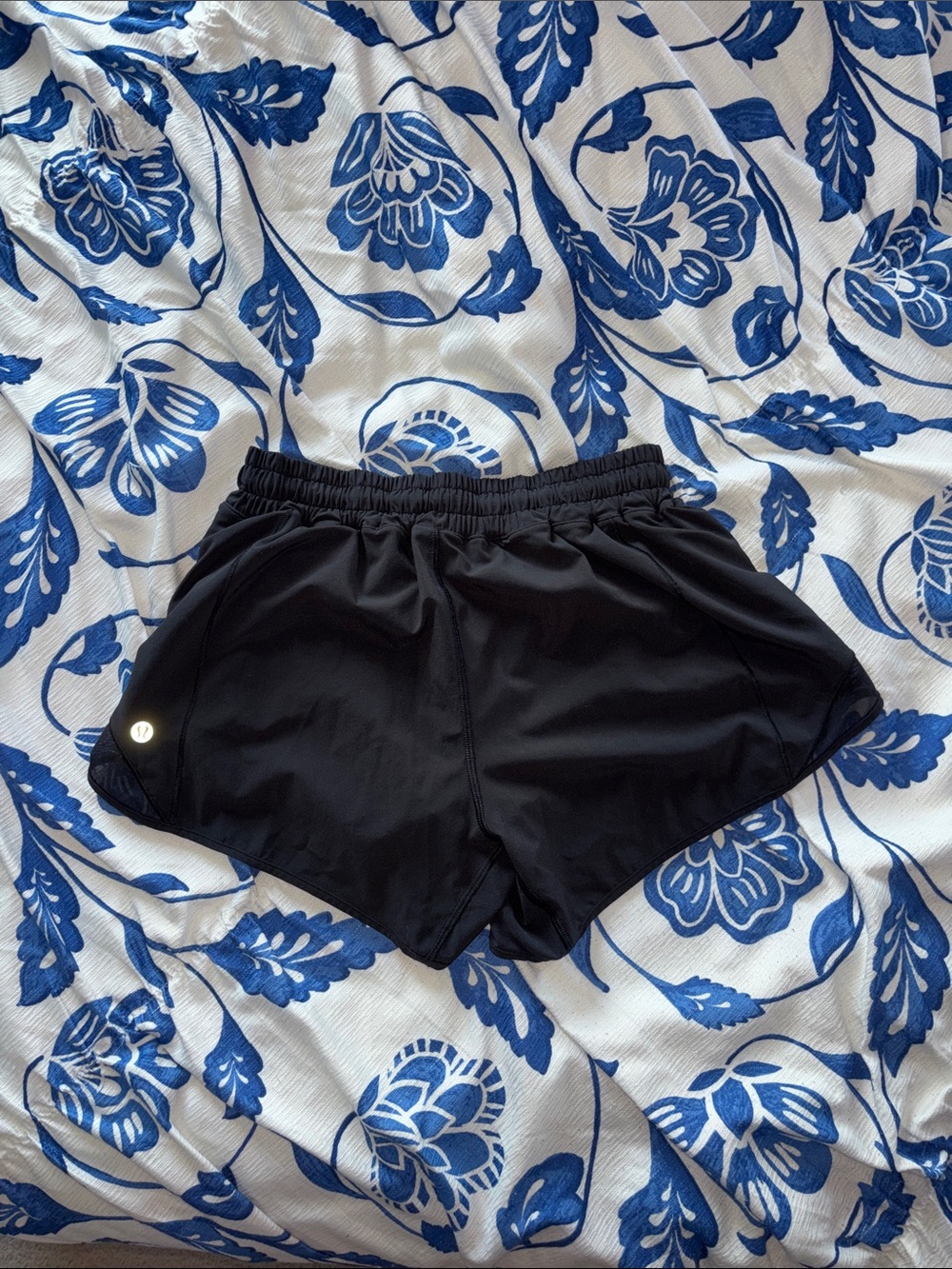 Lululemon Hotty Hot Low-Rise 4” Shorts - Picture 2 of 3